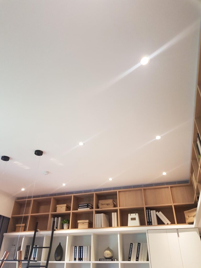 現代住宅客廳天花板裝修設計案例